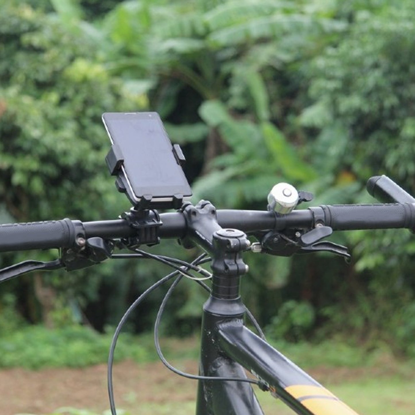 Motorcycle phone mount for handlebar