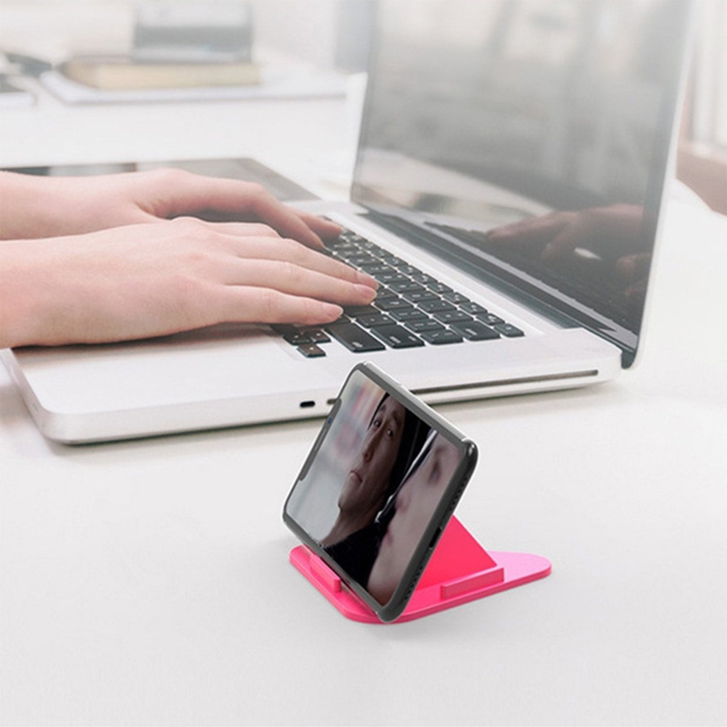 Compact pyramid stand for mobile devices