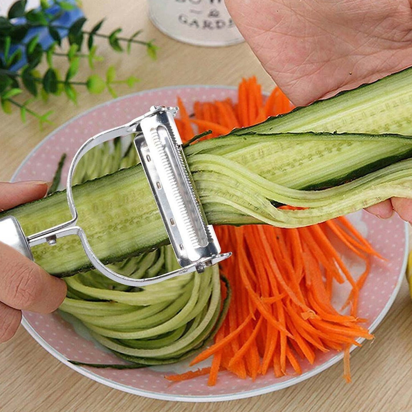 2-in-1 potato peeler and julienne cutter