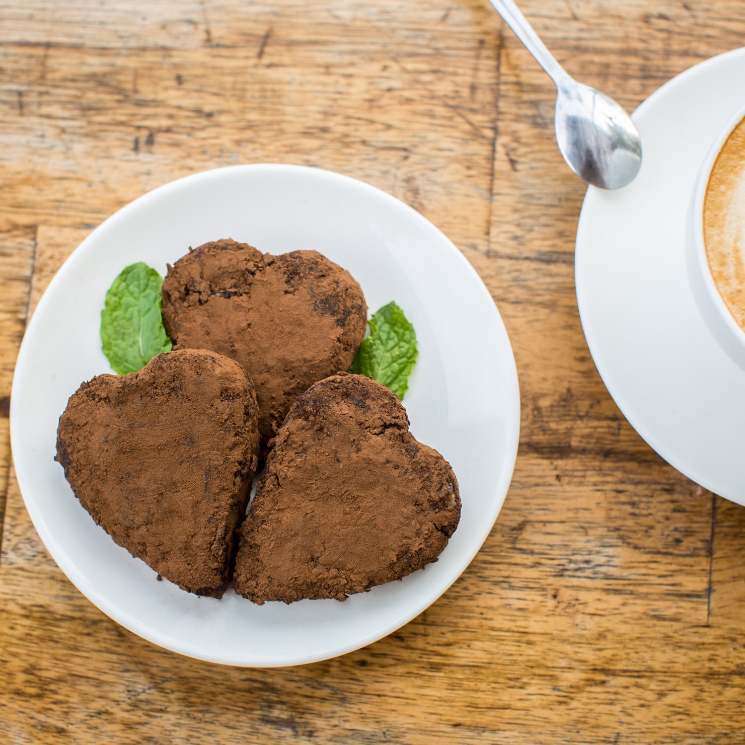 Heart-shaped baking tools in silicone