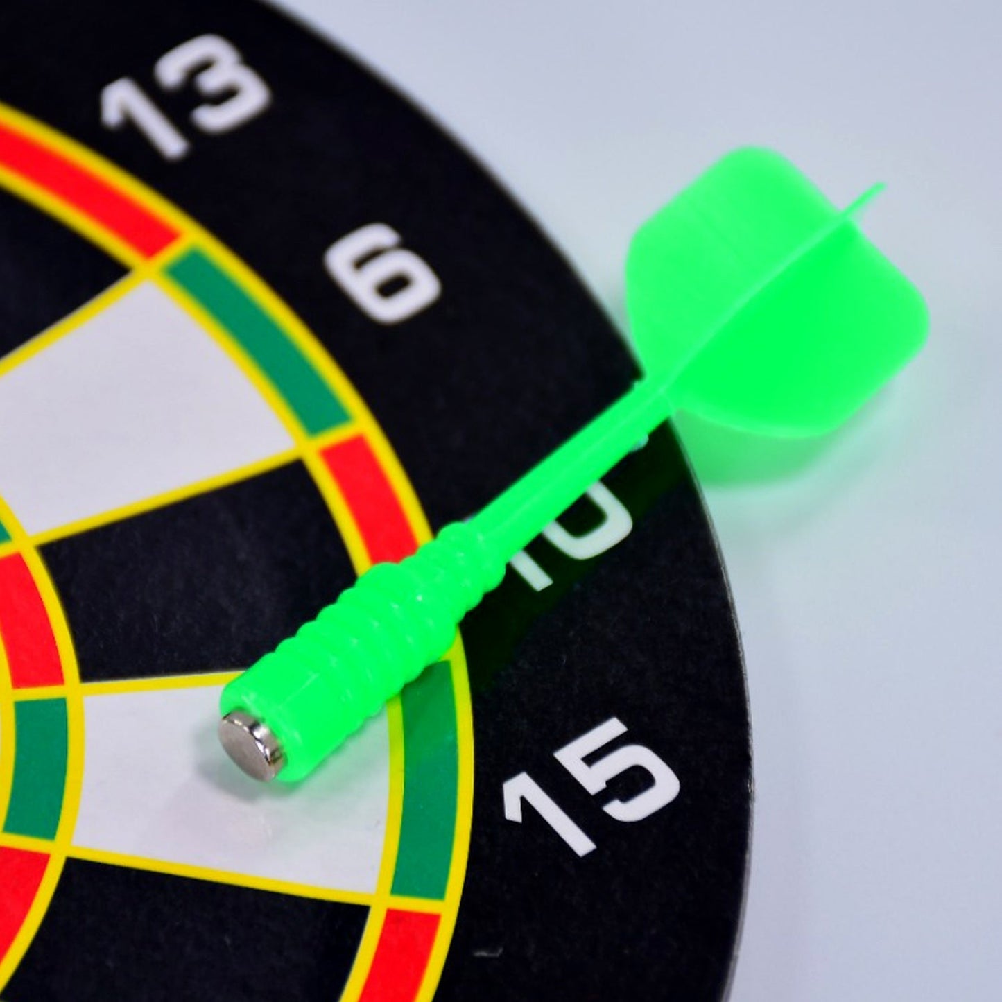 Magnetic dartboard set for game rooms