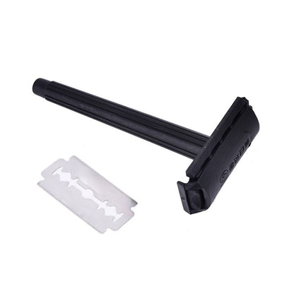 Men’s plastic razor with ergonomic design