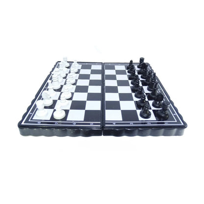 Magnetic chess game set