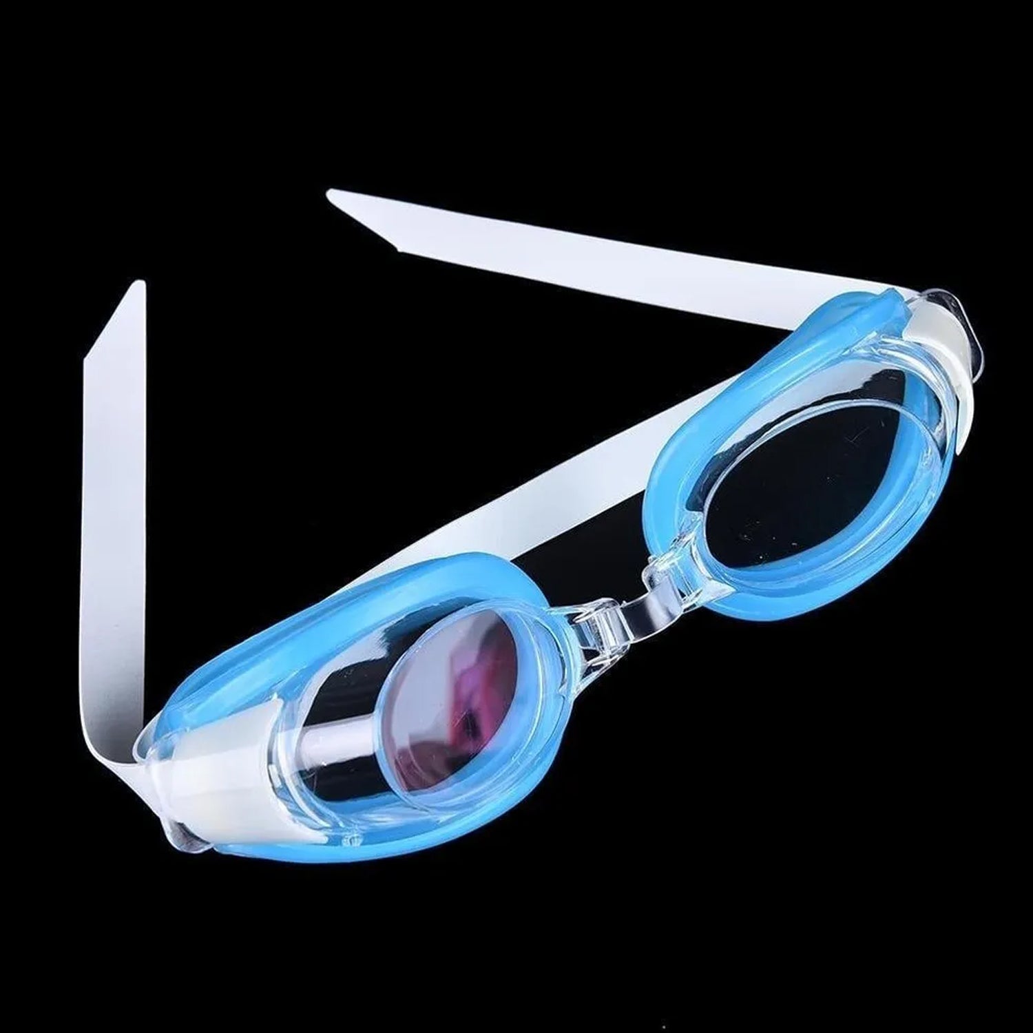 Adjustable swimming goggles for clear vision