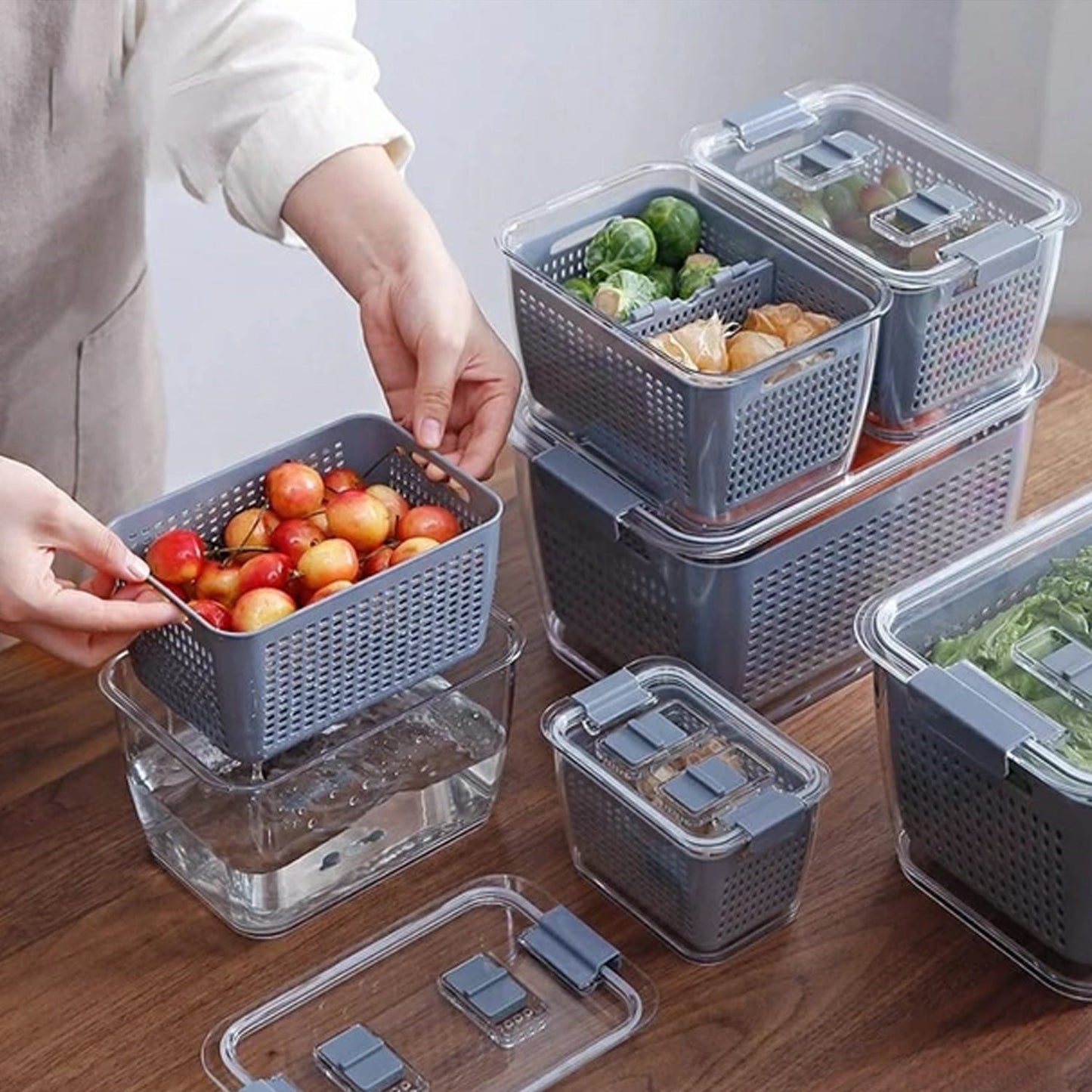 Silicone strainer basket, compact and easy to store when folded.