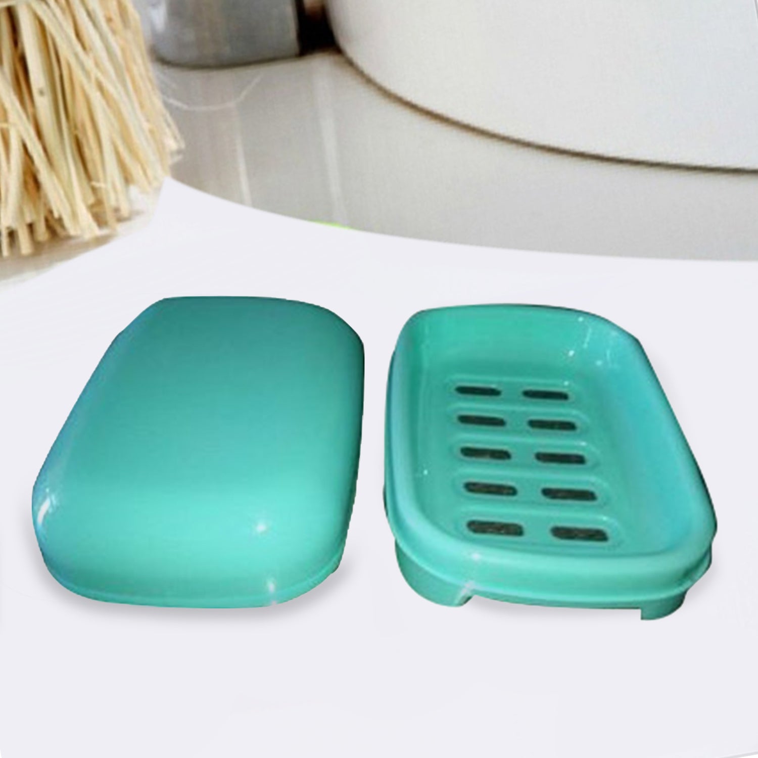 Covered soap dish, ideal for keeping soap dry and accessible.