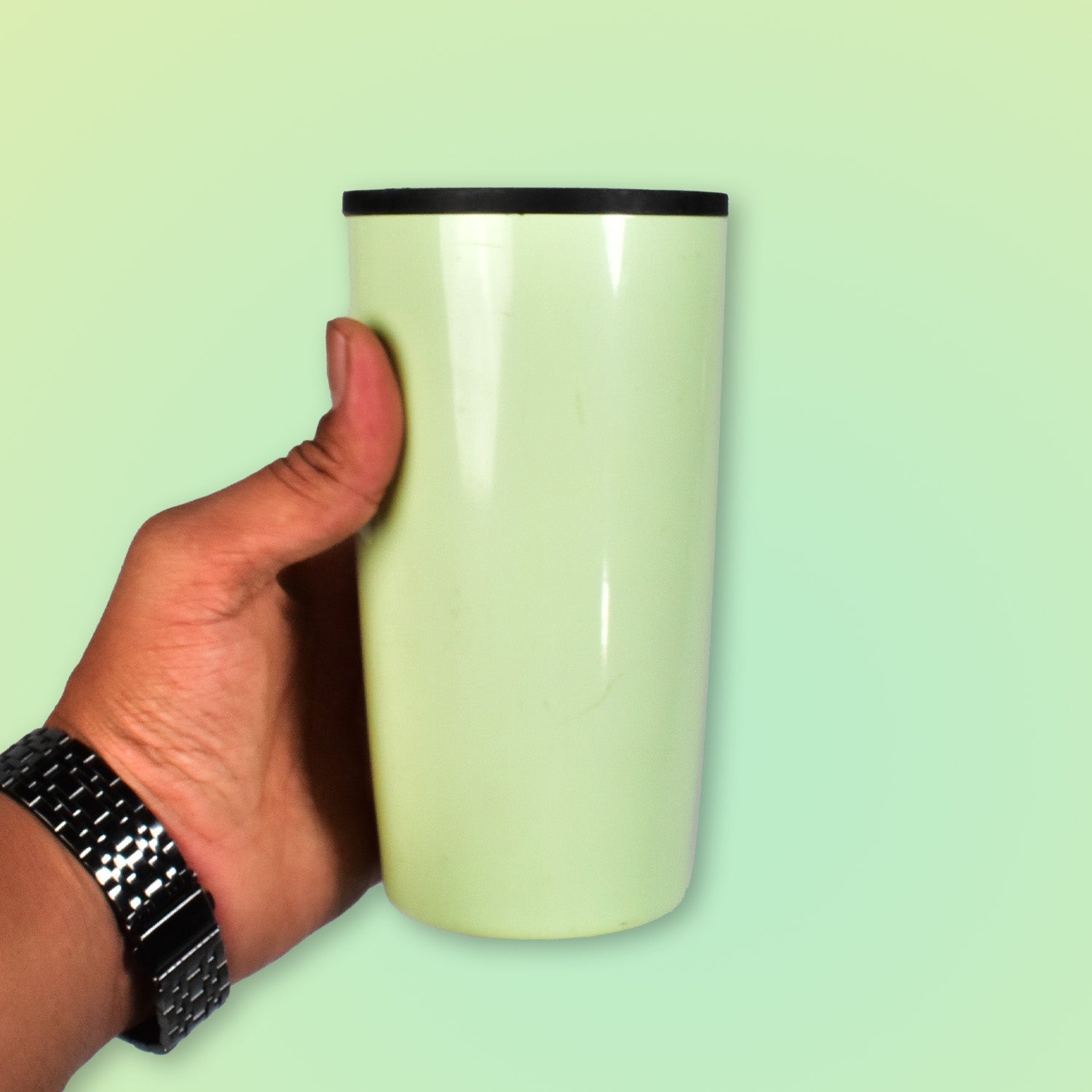 Travel coffee mug for beach and outdoor activities