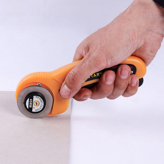 Manual sewing roller cutter with rotary blade for precise fabric cutting