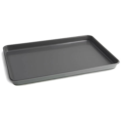 Cake baking tray in use, demonstrating its effectiveness and sturdy aluminium material