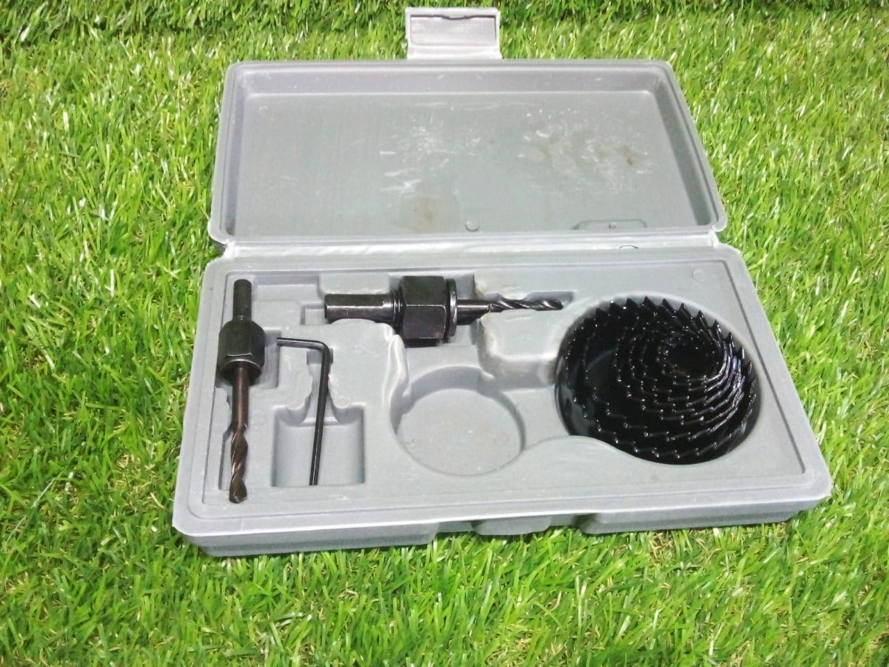 Hole saws tool kit