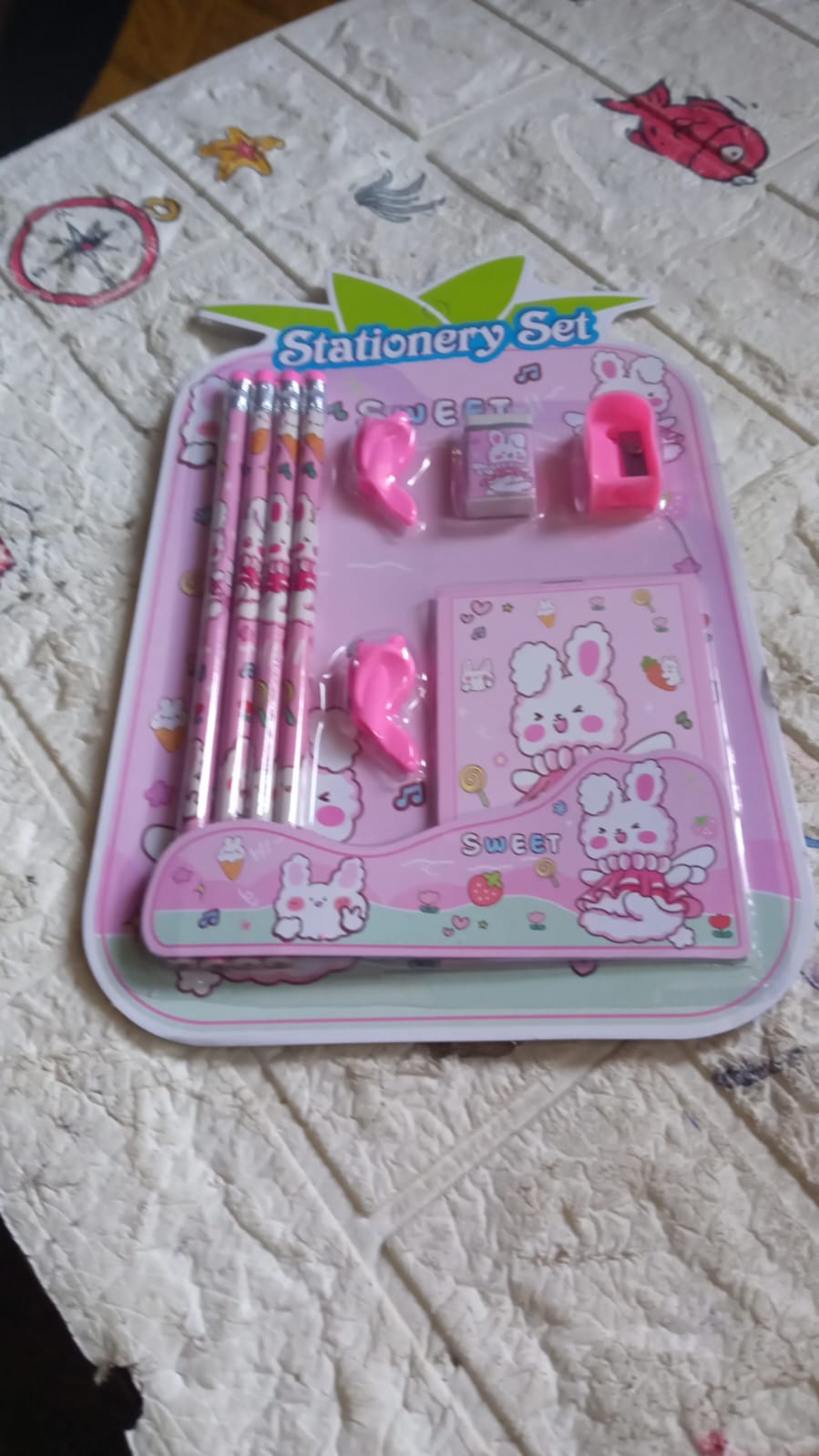 Kids' complete stationery set with diary and pencils.